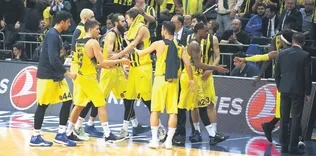 CSKA’yı parkeye gömdü!