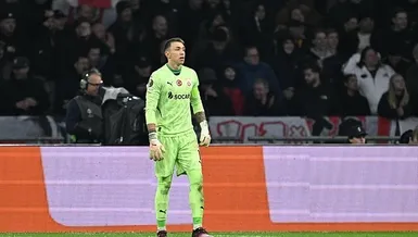 Gözler Muslera’da