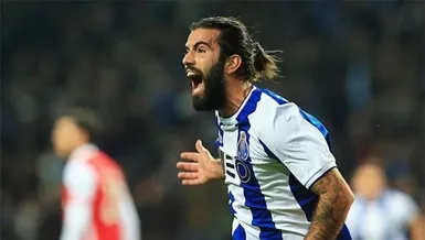 Oliveira’yı çok beğendi