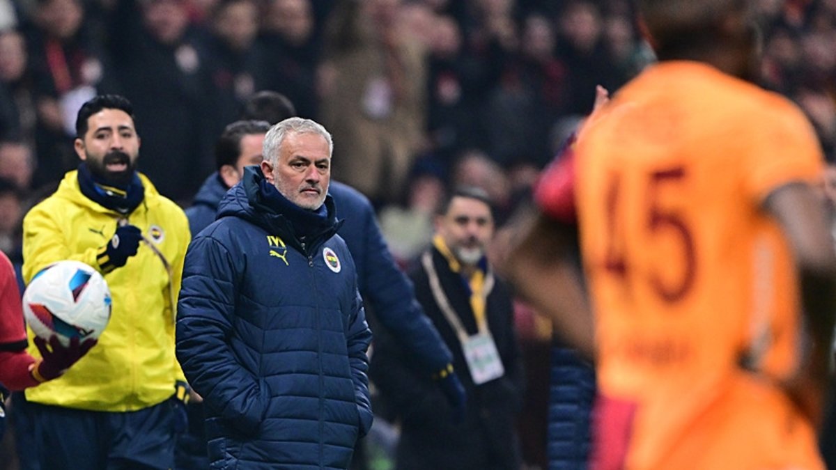 FENERBAHÇE HABERLERİ - Dünya Jose Mourinho'nun cezasını konuşuyor! FENERBAHÇE HABERLERİ - Dünya Jose Mourinho'nun cezasını konuşuyor!