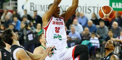 Pınar Karşıyaka farklı kazandı