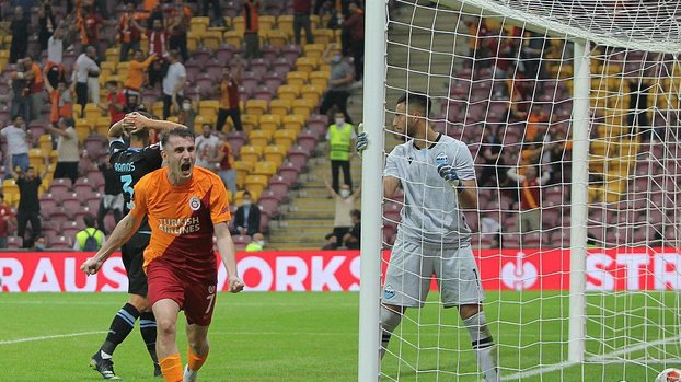 Galatasaray Lazio maçında kaleci Strakosha'nın büyük hatası golle sonuçlandı! İşte o pozisyon...