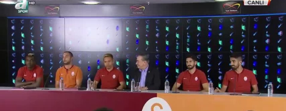 Galatasaray yeni transferleri için imza töreni düzenledi