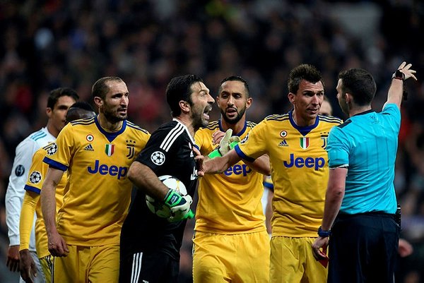 Buffon çıldırdı!