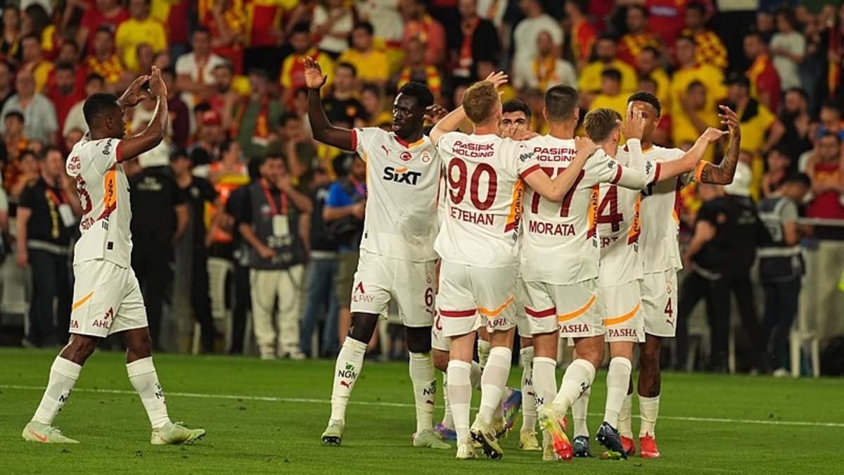 Yıldız isme övgü dolu sözler: Galatasaray'ın lideri gibi oynadı Yıldız isme övgü dolu sözler: Galatasaray'ın lideri gibi oynadı