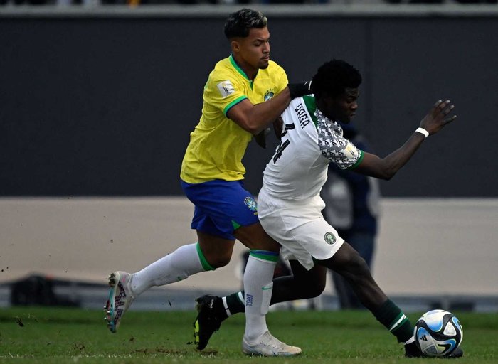 marcos-leonardo-kimdir-kac-yasinda-nereli-hangi-mevkide-oynuyor-1770270581127.jpeg Marcos Leonardo kaç yaşında, nereli?