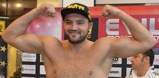 EC Boxing dünya şampiyonluk kemeri kazandı