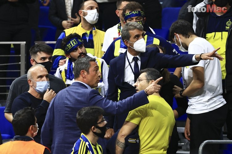 Fenerbahçe Beko Barcelona maçı sonrası Ali Koç ve bir taraftar tartıştı! İşte o anlar...