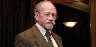 Yalman aportta bekliyor