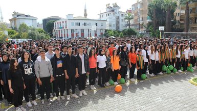Alanyasporlu futbolcular öğrencilerle bir araya geldi