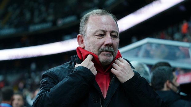 Beşiktaşlı taraftarlardan oyunculara tepki! Sergen Yalçın...