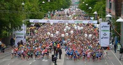 Stockholm Maratonu 30 derece sıcakta koşuldu
