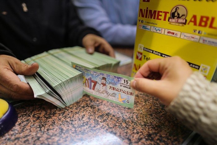 milli-piyango-2024-yilbasi-ikramiyesi-belli-oldu-mpi-yilbasi-ikramiyesi-ne-kadar-tam-yarim-ceyrek-bilet-fiyatl-1699703663389.jpeg