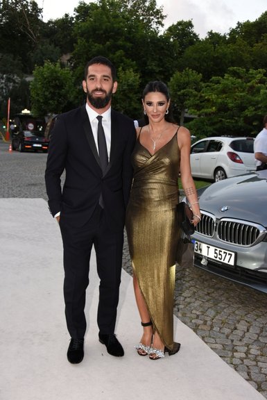 Arda Turan eşi Aslıhan Doğan Turan için Bodrum’dan yazlık alıyor