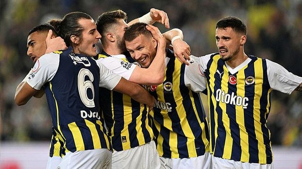 Fenerbahçe'de Edin Dzeko dümene geçti! Takım arkadaşlarına...