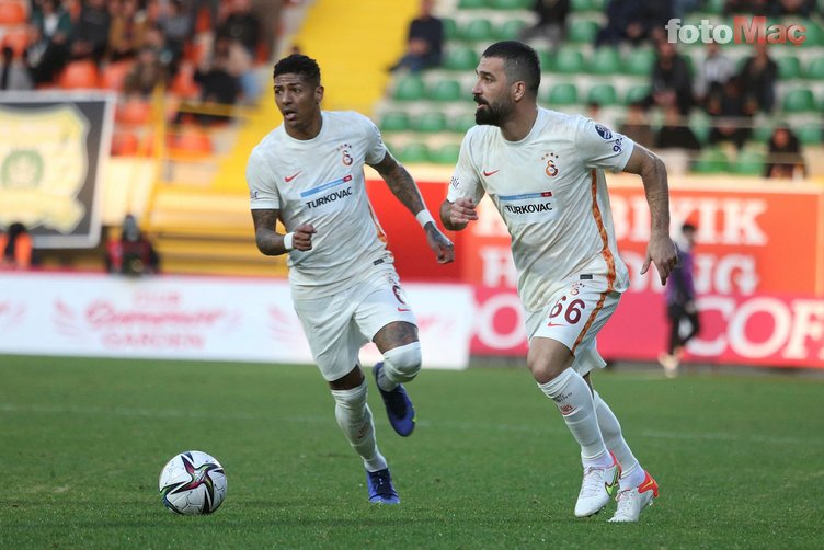 GALATASARAY HABERİ: Ahmet Çakar'dan çok konuşulacak sözler! "Arda Turan'ın futbol kariyeri bitti"