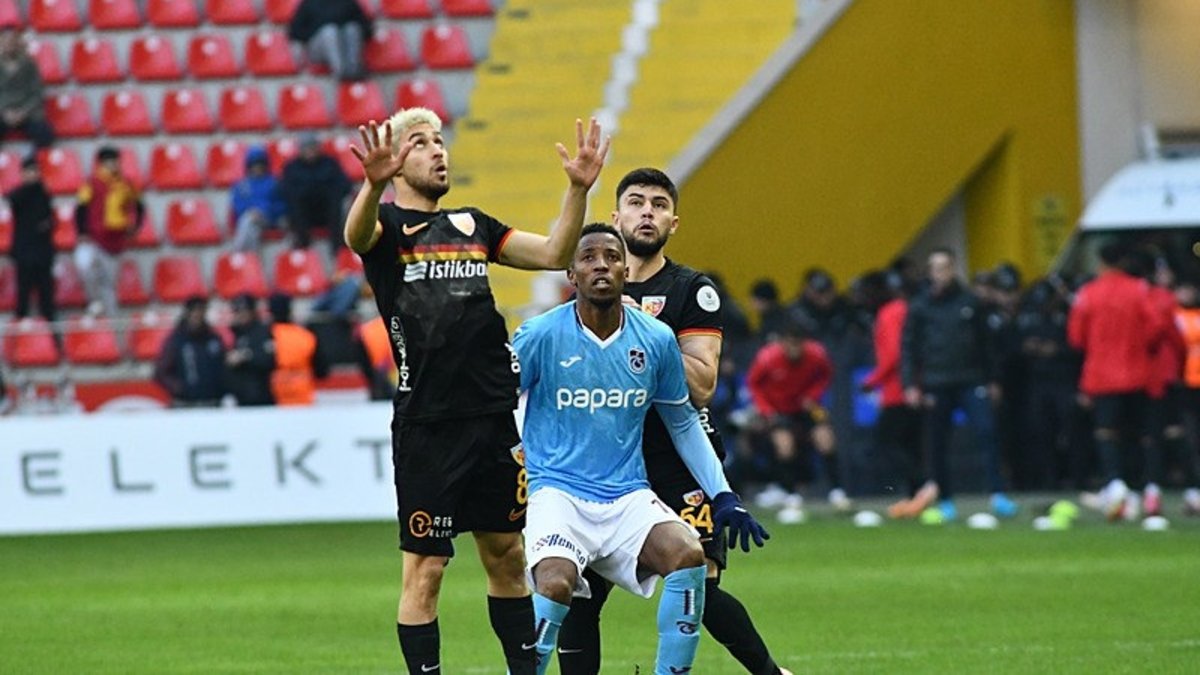 Spor yazarlarından Bellona Kayserispor-Trabzonspor maçı değerlendirmeleri Spor yazarlarından Bellona Kayserispor-Trabzonspor maçı değerlendirmeleri