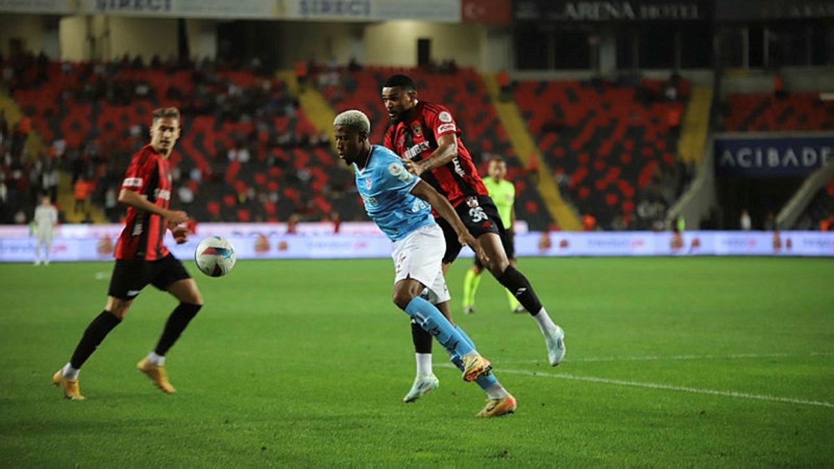 Trabzonspor'un golü iptal edildi! İşte o pozisyon... Trabzonspor'un golü iptal edildi! İşte o pozisyon...