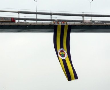 Fenerbahçe bayrakları Boğaziçi ve FSM köprülerinde