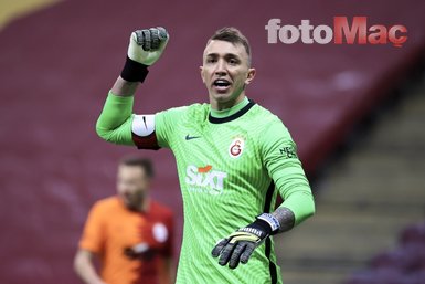 Galatasaray’da Muslera ve Arda Turan çok sinirli! Belhanda kararı sonrası...