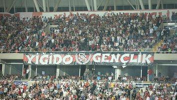 Depremzedelerden Sivasspor'a stadyumda destek