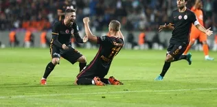 Podolski’den Sabri’ye destek mesajı