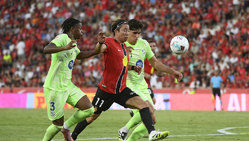 Olaylı maçta kazanan Barça!