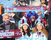 Tribünlerde renkli görüntüler!