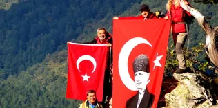 Cumhuriyet için Kazdağları’na tırmandılar