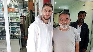 Fenerbahçe'nin futbolcusu İsmail Yüksek İznik'teki kahvehanede maç izledi