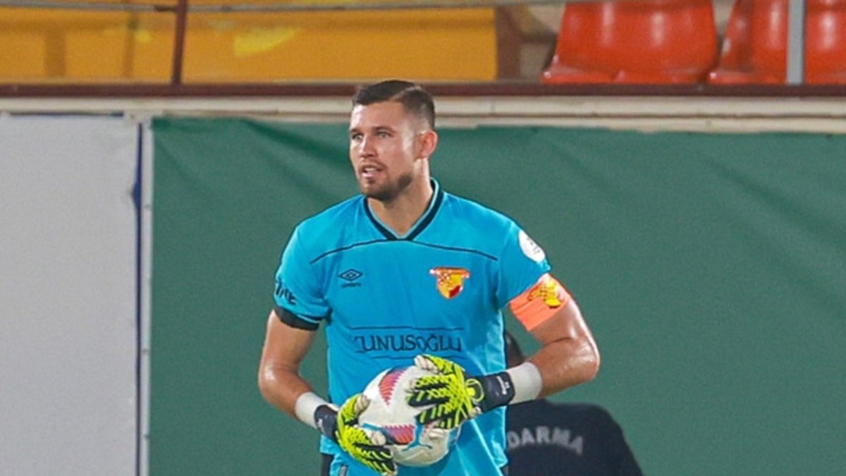 Göztepe'de kaleci Lis Lech Poznan'a transfer oldu!