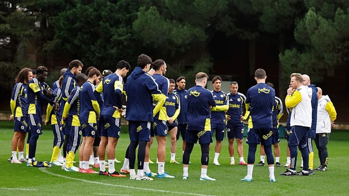 Fenerbahçe'de büyük sürpriz! İsmail Kartal gidince takımda kalmaya karar verdi