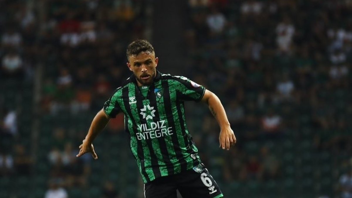 Kocaelispor Pedrinho ile yollarını ayırdı! Kocaelispor Pedrinho ile yollarını ayırdı!