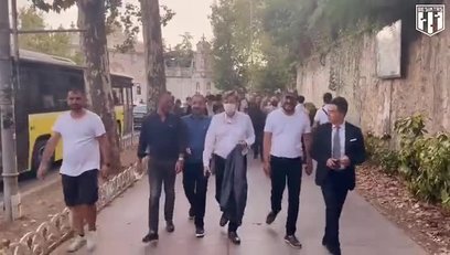 >Ahmet Nur Çebi taraftarlarla birlikte stada yürüdü
