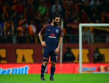 Arda Turan ile şarkıcı Berkay birbirine girdi! Burnu kırıldı!