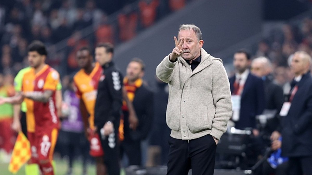 Sergen Yalçın'dan derbi sonrası oyuncularıyla toplantı: Pes etmek yok