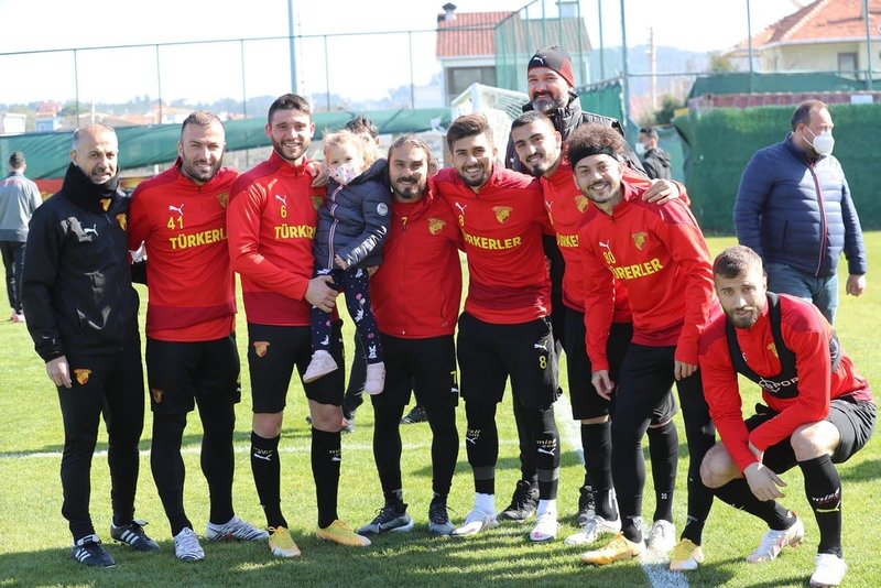 Son dakika spor haberleri İzmir depremindeki enkazdan Son dakika spor haberleri İzmir depremindeki enkazdan