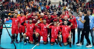 Bir skandal da Yunanistan'dan! Asker selamı...