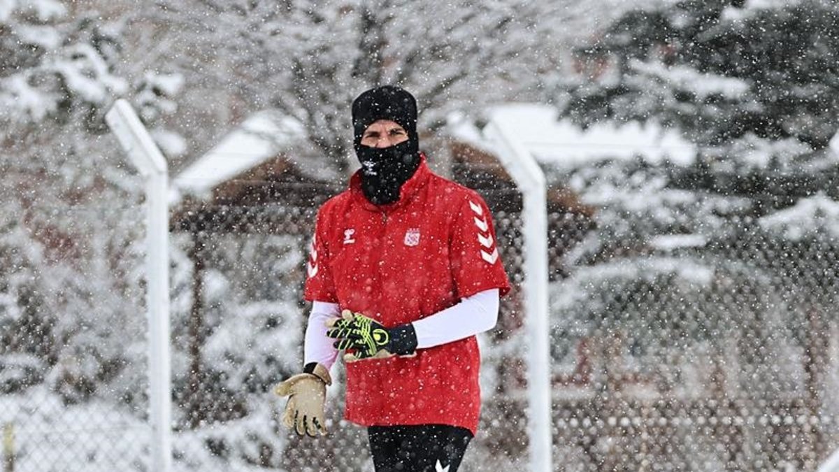 Sivas karda çalıştı