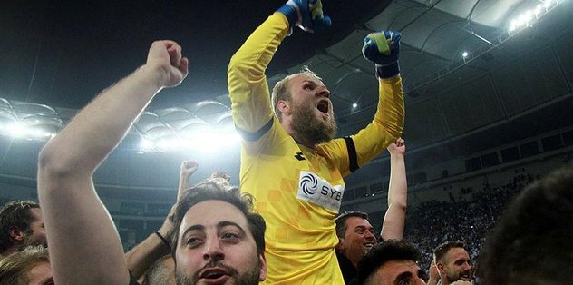 Hakan Canbazoğlu penaltı kurtarmaya devam ediyor!