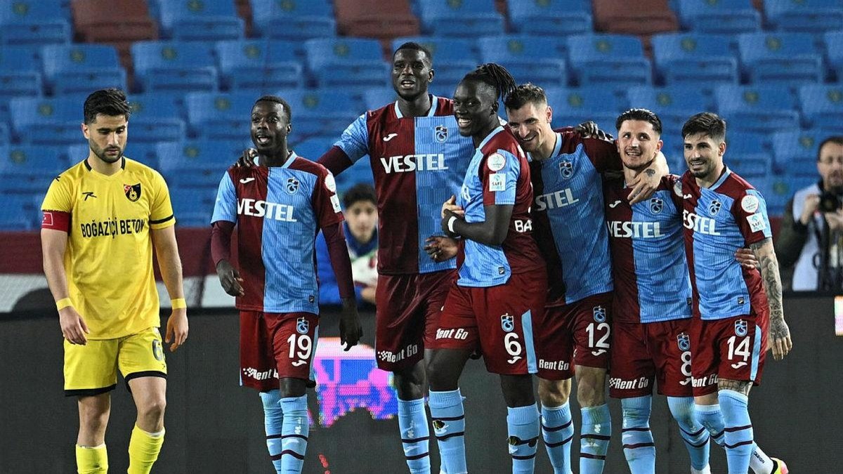 Trabzonsporlu yıldıza büyük övgü! Tam bir gol sihirbazı Trabzonsporlu yıldıza büyük övgü! Tam bir gol sihirbazı