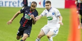 Lucas Moura to stay with Paris Saint-Germain