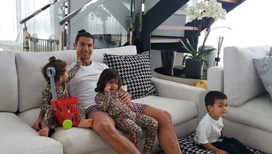 Cristiano Ronaldo'dan yeni "Evde Kal" paylaşımı