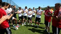 Kral vedalaştı!