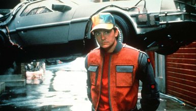 Geleceğe Dönüş 2 (Back To The Future 2) filminin konusu ne? Oyuncuları kimler? Hangi kanalda yayınlanacak?