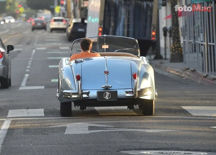 Yeni damat Brooklyn Beckham milyonluk klasik otomobiliyle görüntülendi!