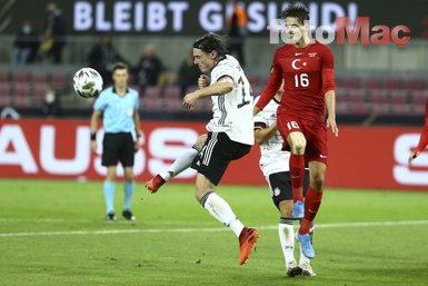 İşte Almanya-Türkiye maçında ekrana yansımayan kareler!