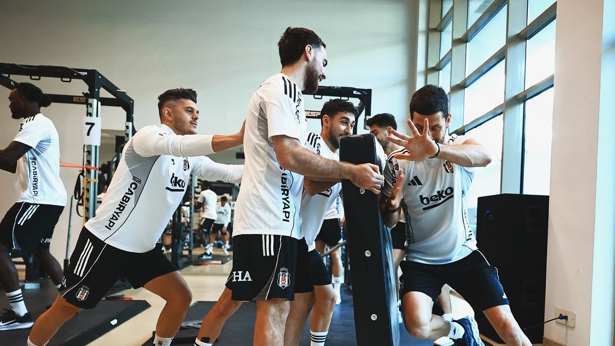 Beşiktaş salonda çalıştı