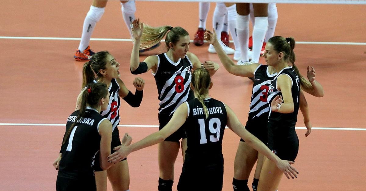 Besiktas Kadin Voleybol Takimi Kume Dustu Fotomac