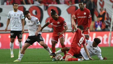 Antalyaspor - Beşiktaş maçında VAR sonrası kırmızı kart! İşte o anlar